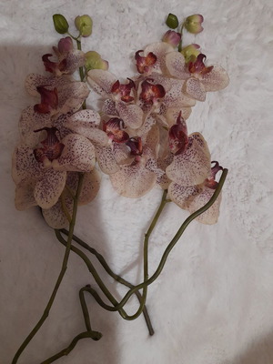 Artificial orchid flowers used, very good quality