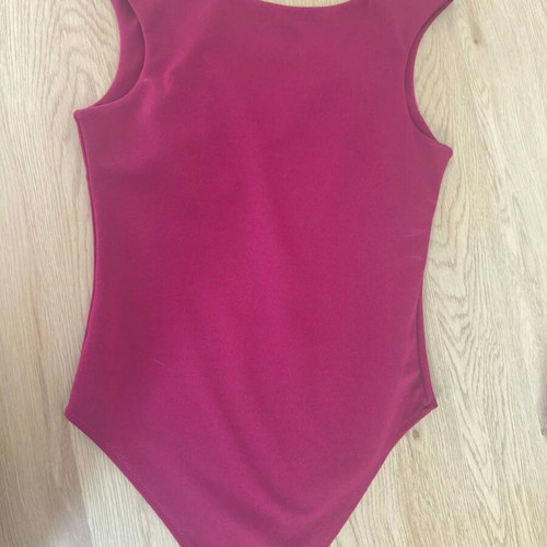 Burgundy bodysuit like new with neckline, size S
