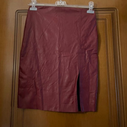 Leather skirt used, burgundy, size small 36 with slit