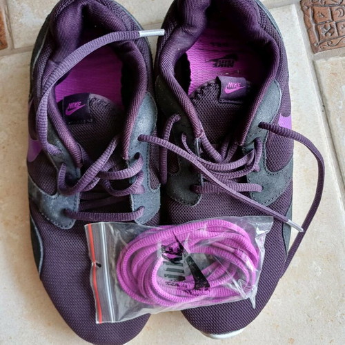 Nike purple athletic shoes like new, size 40.5 with double laces