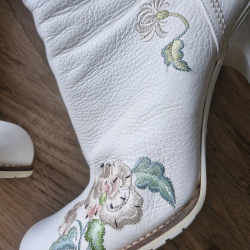 Dior boots SS 2005 like new, white with floral embroidery