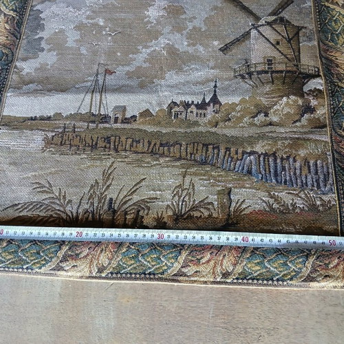 Antique square wall tapestry used with gift antique lamps