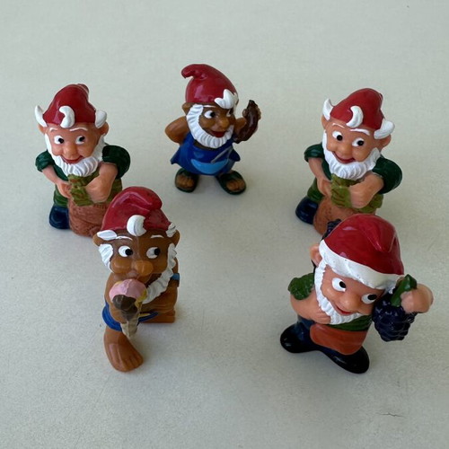 Kinder Surprise vintage collectible figures set of 5, like new