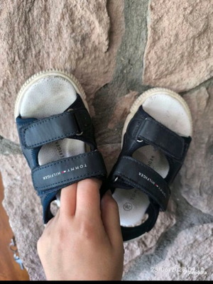Tommy Hilfiger sandals kids size 26 used, white and blue