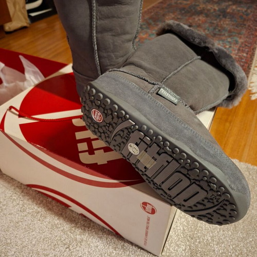 FitFlop boots new with sheepskin fur gray size 38