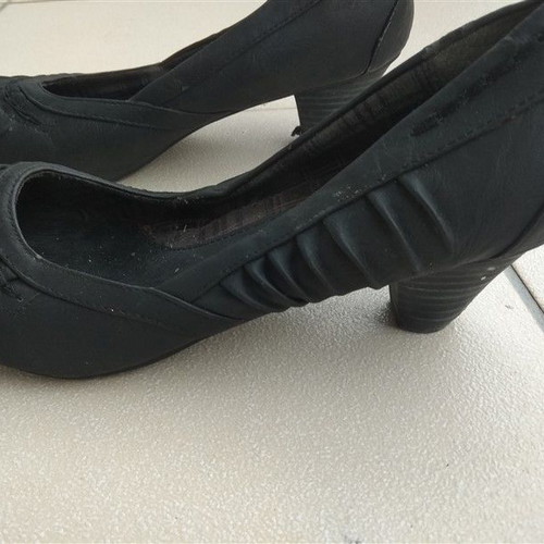 Black Italian pumps used size 38