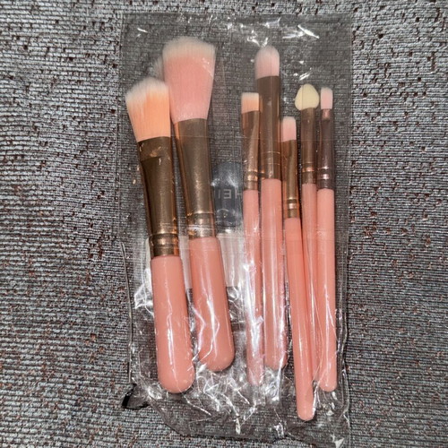 Makeup brush set new, ideal for foundation and contour