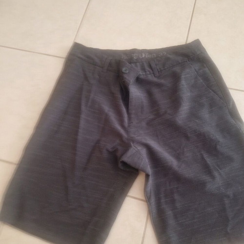 Men's Bermuda shorts like new, size 32