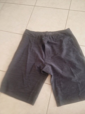 Men's Bermuda shorts like new, size 32
