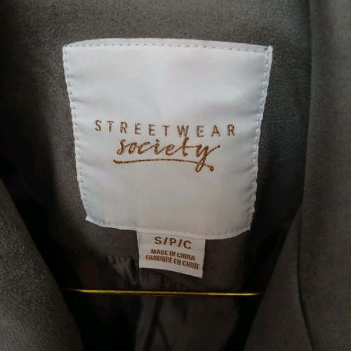 Gray jacket with castor texture used, very good condition