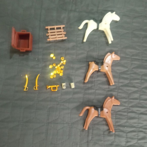 Playmobil φιγούρες δεκαετίας '80 και αξεσουάρ θησαυρού