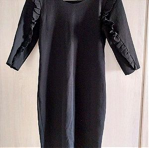 midi μαύρο φόρεμα με λεπτομέρειες στα μανικια τύπου chanel