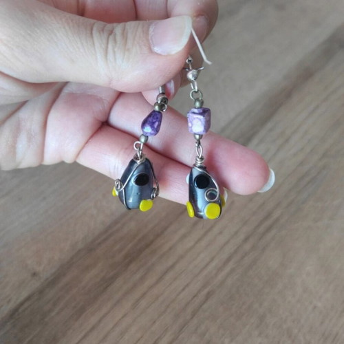 Dangling earrings like new with purple glass beads