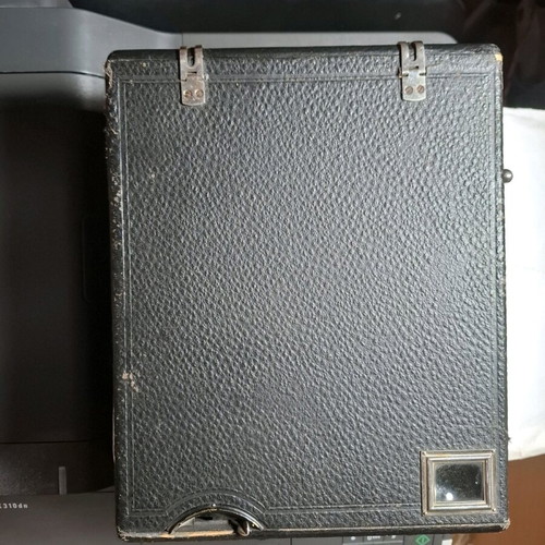 Camera 1953 like new, leather exterior, with tripod