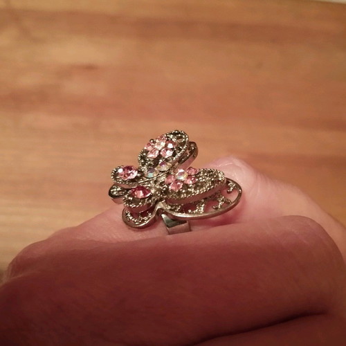 Butterfly adjustable ring like new