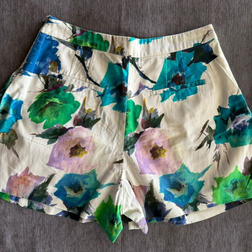 Zara floral shorts A-line used, size M, white multicolor