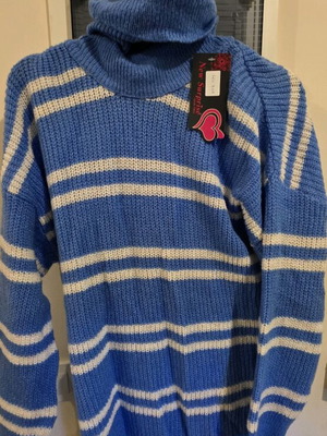 Turtleneck sweater new, one size