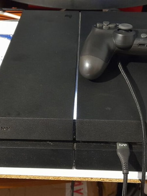 PlayStation 4 1TB σαν καινούργιο με 20+ παιχνίδια και πρόσβαση στο Gamebato Store