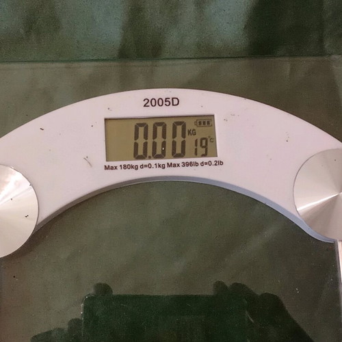 Weighing scale like new with temperature measurement