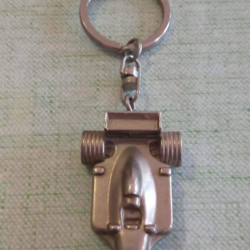 Johnnie Walker Formula 1 Edition metal keychain like new