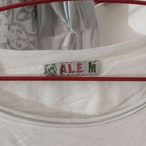 Ale modern long backless blouse used, off-white
