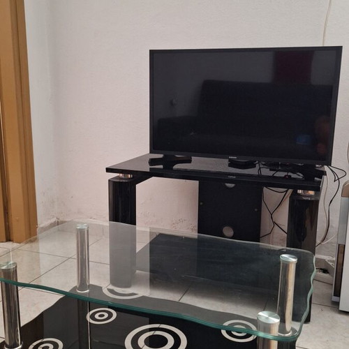 Samsung 33" TV with TV stand and Mi Xbox gift, like new