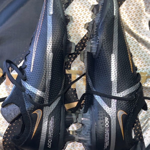 Nike football shoes new, size 38.5, black and gold