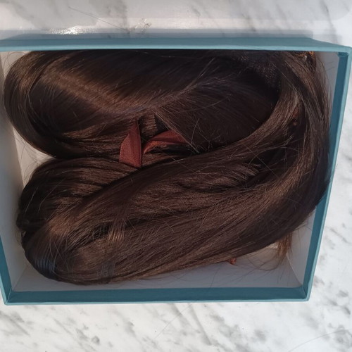 Hair tresses brown like new, set of 2 with case