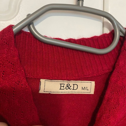 Red pullover turtleneck with details