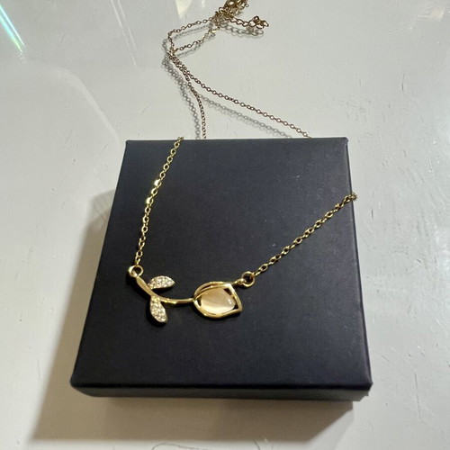 Rose necklace gold color like new