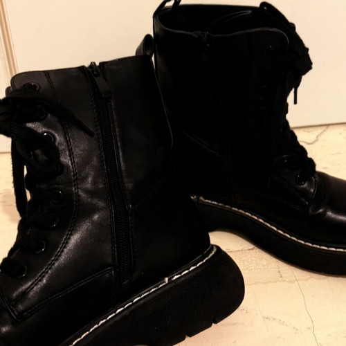 Boots like new, size 38, black, lightweight and comfortable