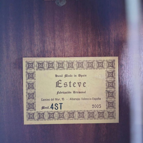 Esteve 4ST Classical Guitar 2005 like new with case and 2 books
