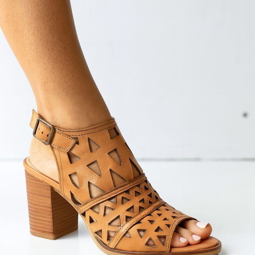 Boxer leather women's sandals size 38 like new, beige, 7cm heel