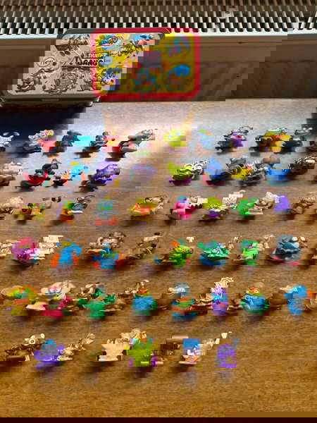 45 Super zings figures + metal case