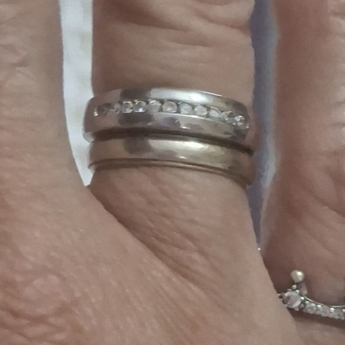 Silver 925 ring size 17.3 with zircon stones like new