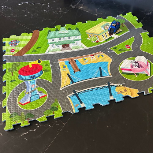 Paw Patrol puzzle mat like new, soft material with figure