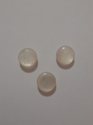 Set of 3 vintage buttons in soft ivory color like new