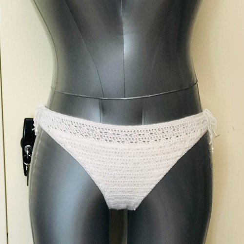 Knitted bikini bottom new, size S/M, white