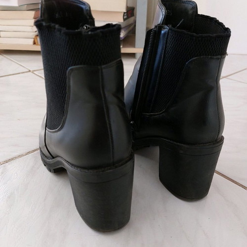 Black ankle boots used size 39 with zipper and 6cm heel