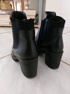 Black ankle boots used size 39 with zipper and 6cm heel