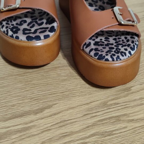 Luigi tan platforms new, size 39 with soft insole