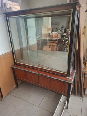 Display cabinet two pieces used with three glass shelves