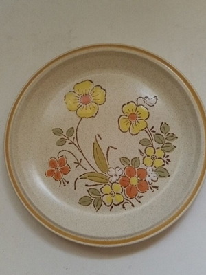 Sunshine Flowers Dinner Plate stoneware, like new, Garden Festival