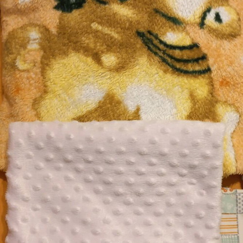 Baby crib blankets and sheets like new, 2 blankets and 3 sheets