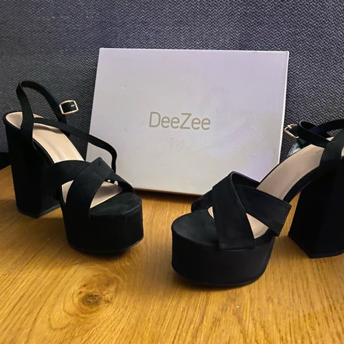 Black velvet platform sandals DeeZee No 39 like new
