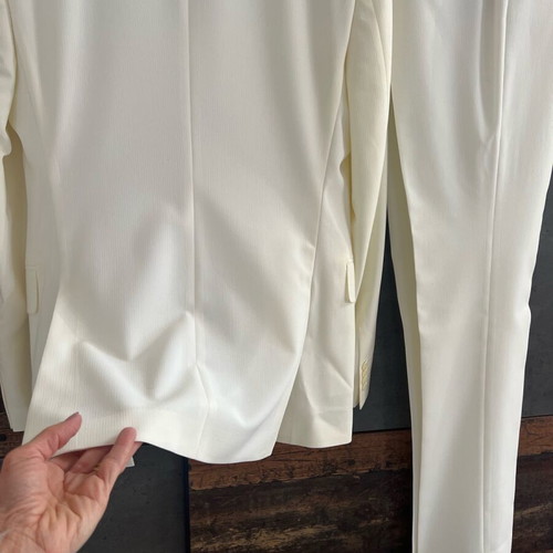 Bitsiani men's summer suit new, off white, jacket size 48, pants size 42