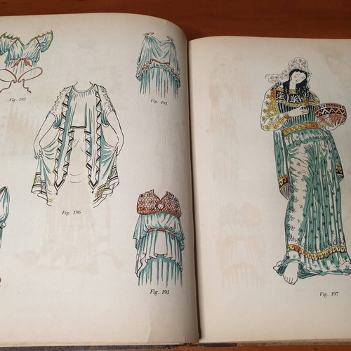 Historia Del Traje book used, history of ancient costumes
