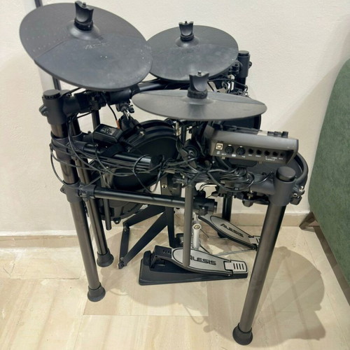 Alesis Nitro Mesh Kit electronic drums like new with Granite stool and special sticks