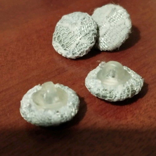 Silver fabric-covered buttons like new, pack of 4 pieces
