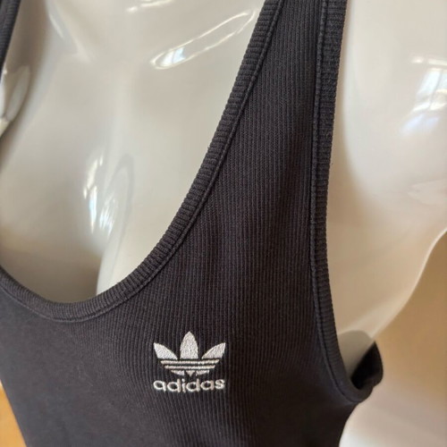 Adidas ribbed sleeveless top like new, size Medium, black